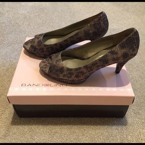 NWT Women's Bandolino Short Heels Leopard Print