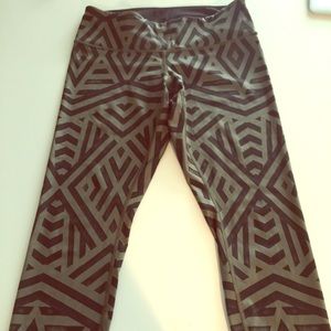Lululemon crops. Flawless condition.Green/Black.