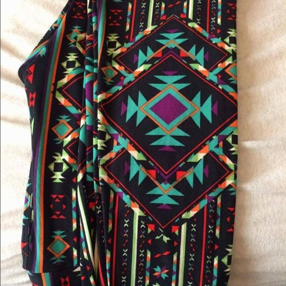 LuLaRoe OS Aztec leggings