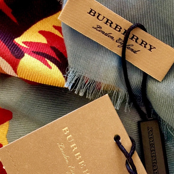 SOLD Burberry Peony Rose Print Scarf - Picture 5 of 8