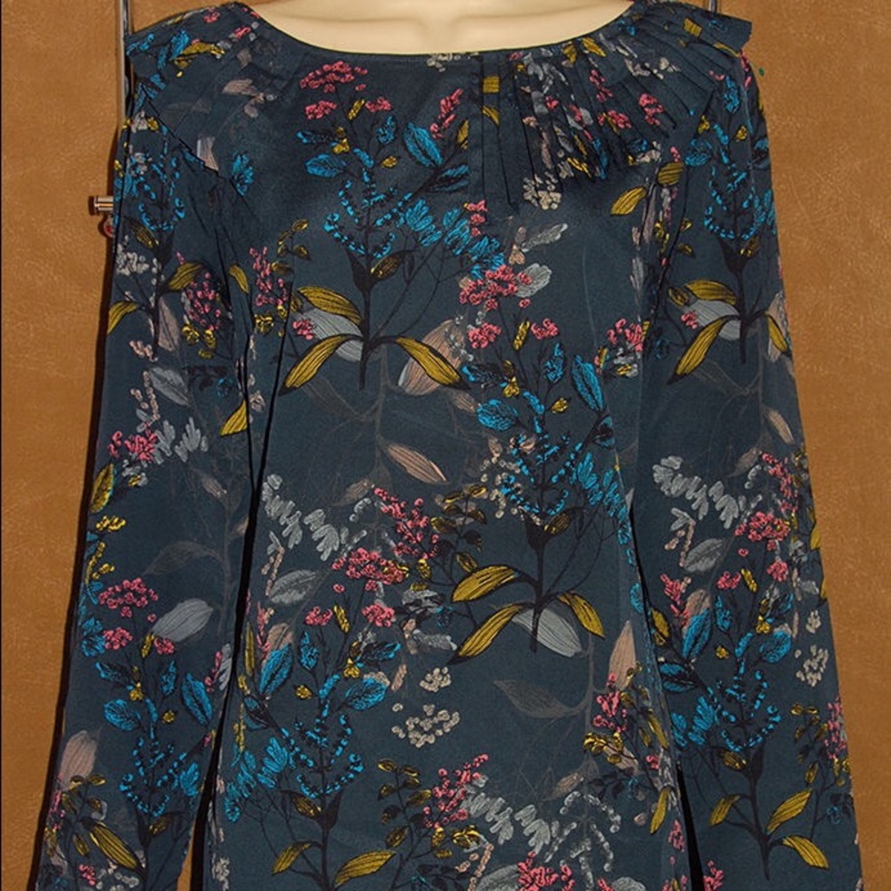 Banana Republic navy pleat collar floral blouse