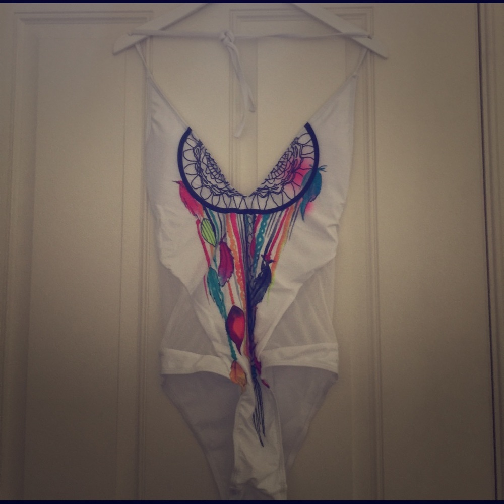 Super hot swimsuit. Never worn,size medium.