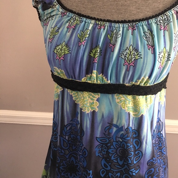 Blue and Green Top - Picture 2 of 4