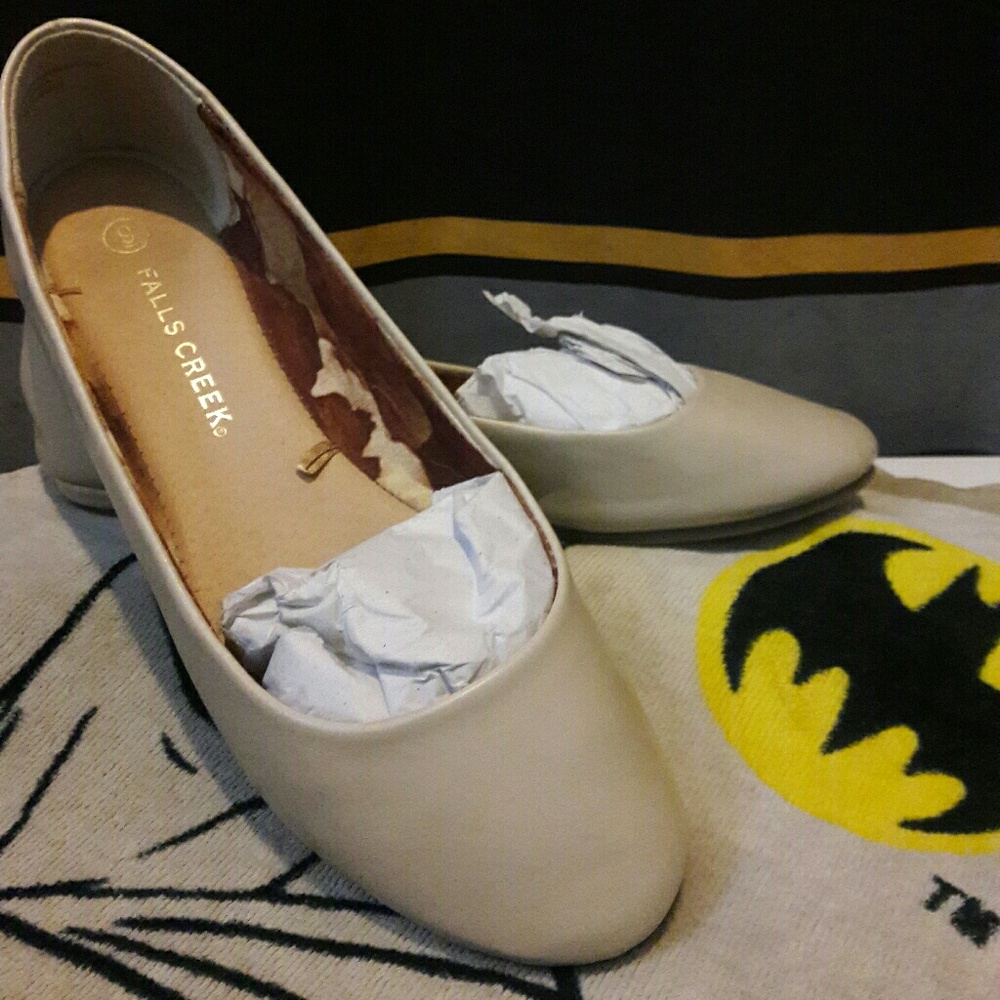 Beige/Nude Flats😊