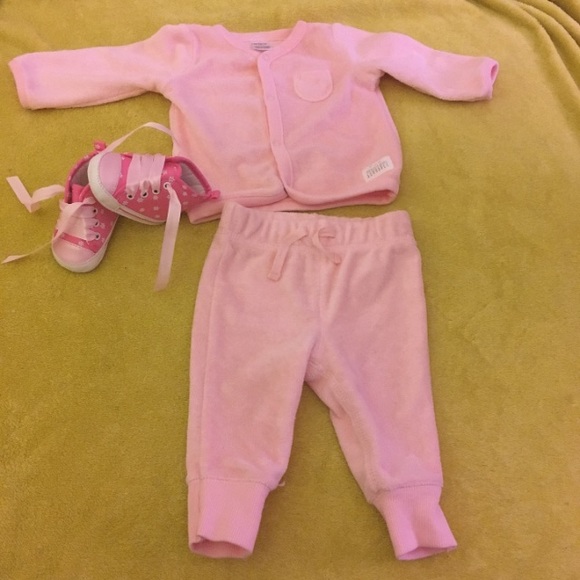 Pink infant 2 piece and shoes - Picture 1 of 4