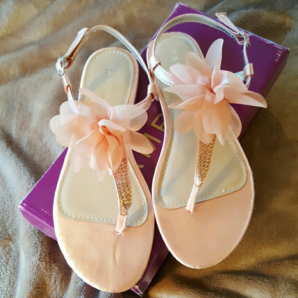 Rampage blush satin sandals w/flower /bling sz.7.5