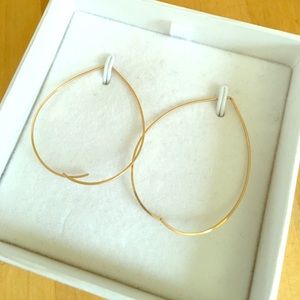Beautiful 14K gold earrings by bow
