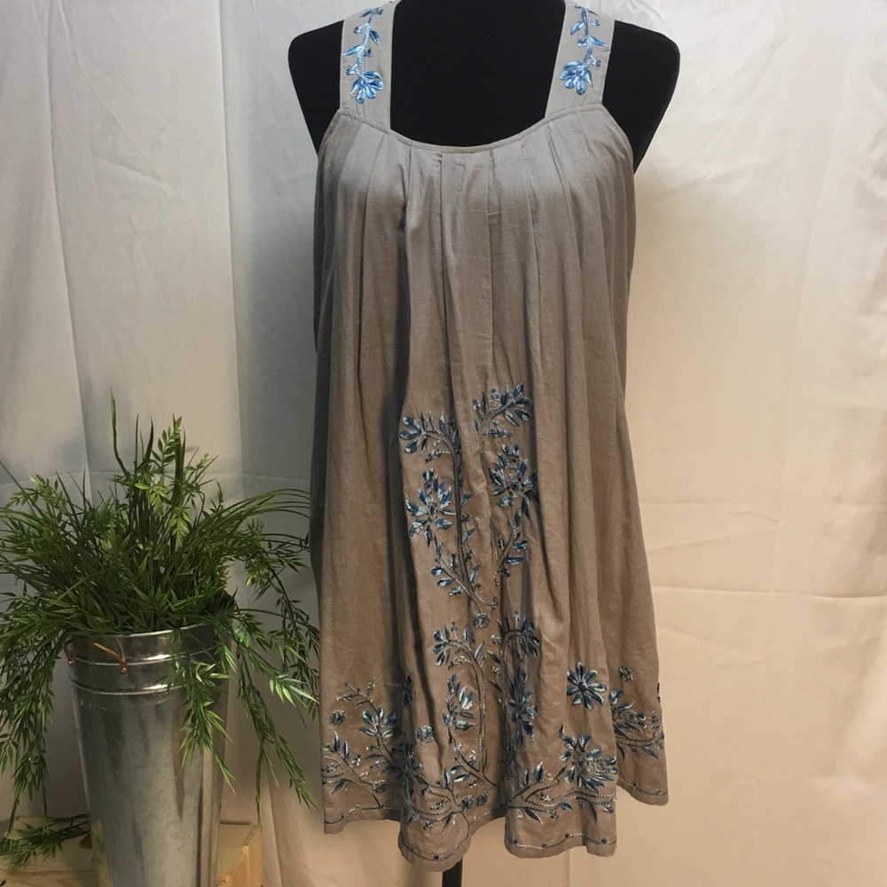 Valley Girl Gray with blue flower embroidery tunic
