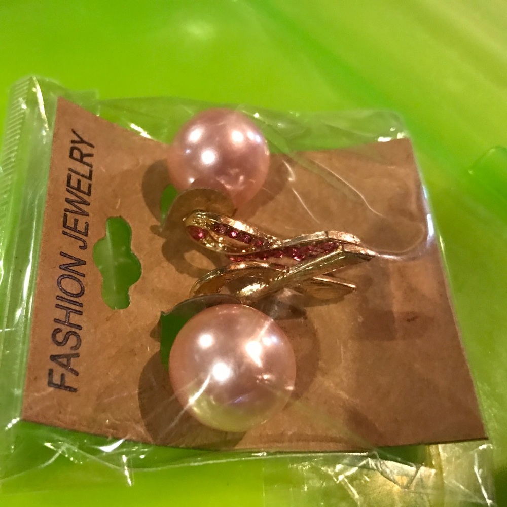 4 pic set of earrings/bracelets breast cancer