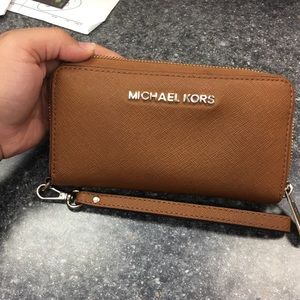 *SALE*Michael Kors "Luggage Wristlet" Saffiano Lea