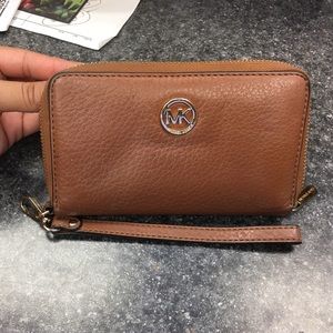 *SALE*Michael Kors Logo Soft leather wristlet