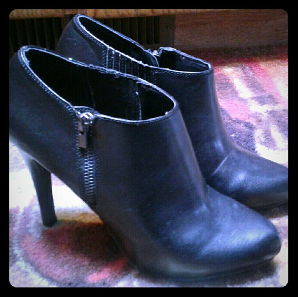 Nine & Co leather ankle boot heels