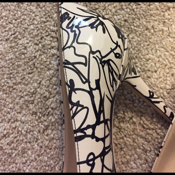 Patterned heels - Picture 4 of 4