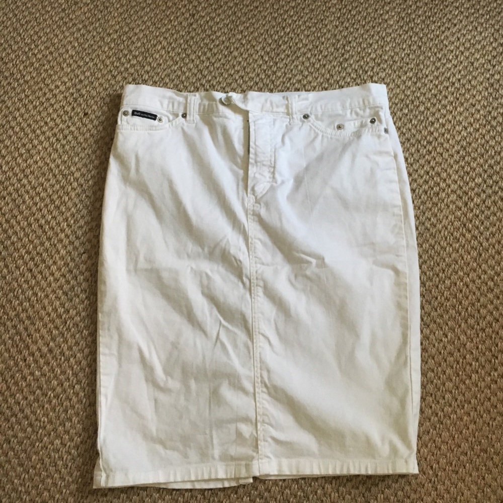 D&G White Skirt Italian Sz 46. Worn once. Hits above the knee.