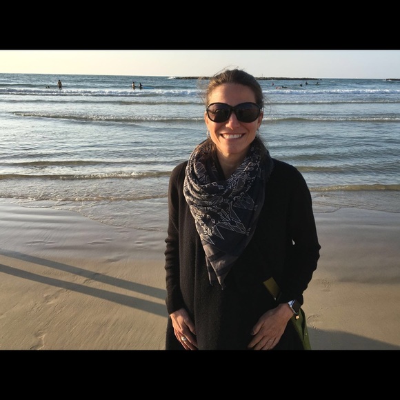 Meet your Posher, Stephanie - Picture 1 of 1