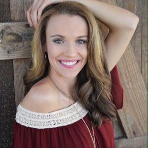 Meet your Posher, Ella