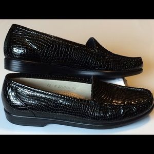 SAS Tripad Women Loafers Crocodile pattern Sz 10M