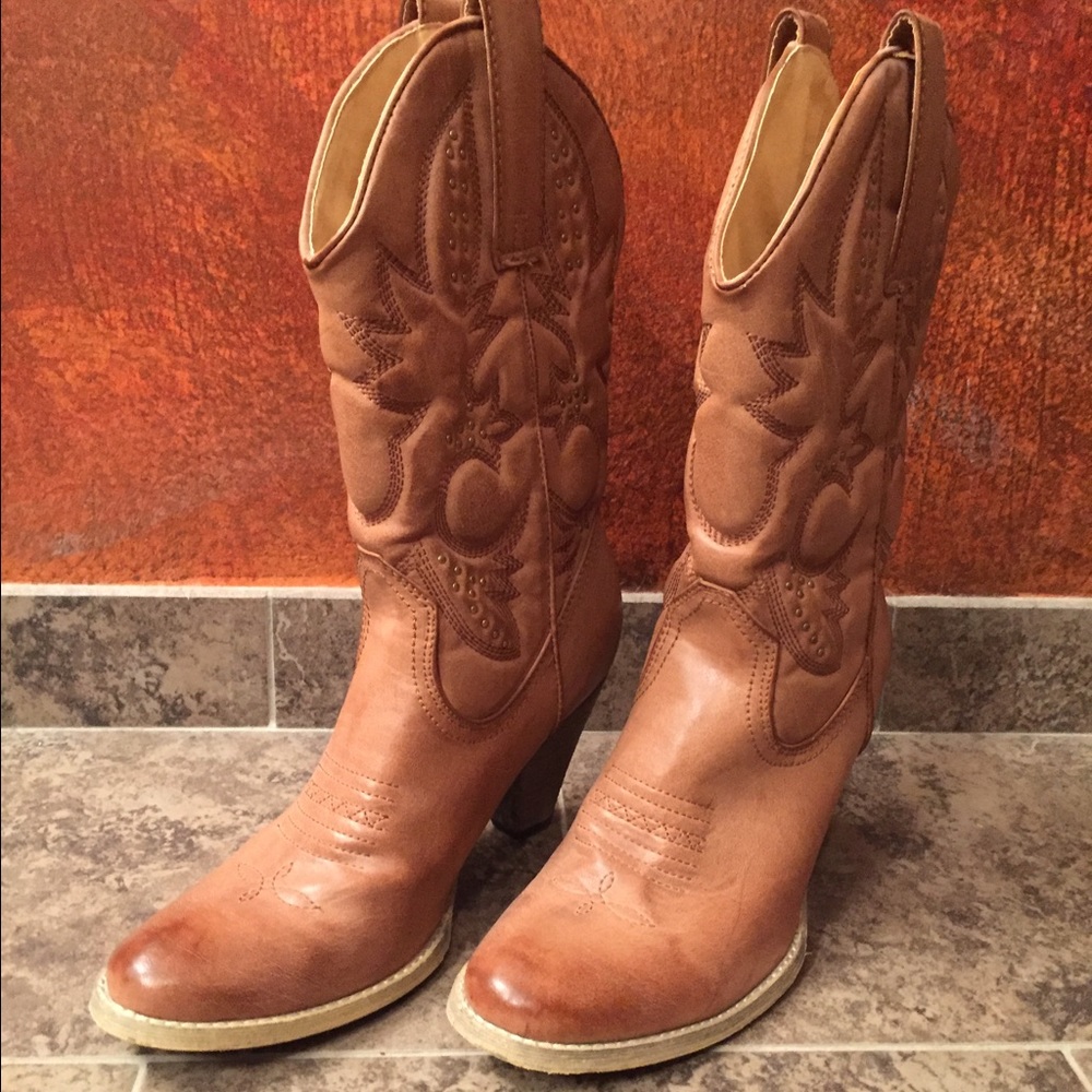 Very volatile tan heeled boots size 10
