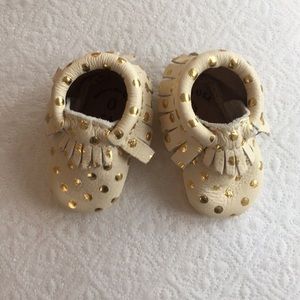 FRESHLY PICKED NEWBORN MOCCASINS SIZE 1
