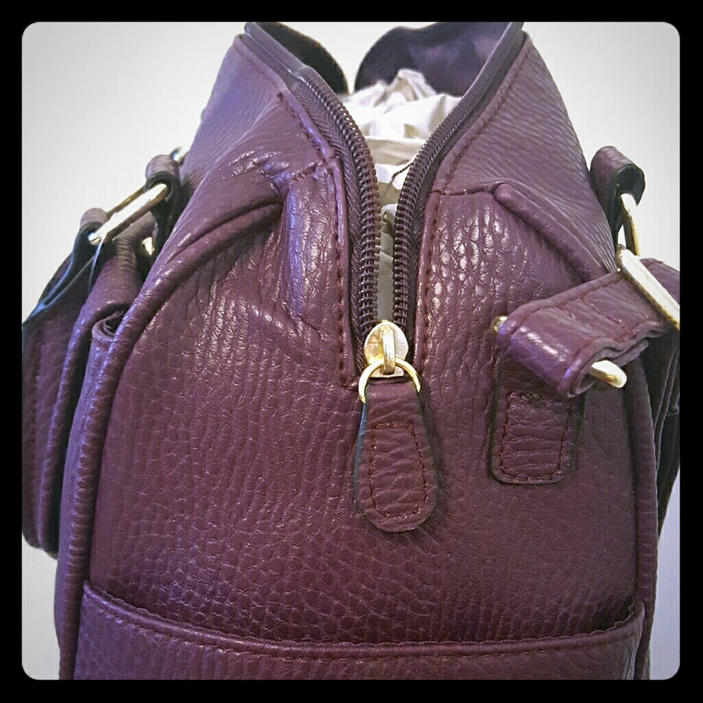 NWT! Purple purse flawless