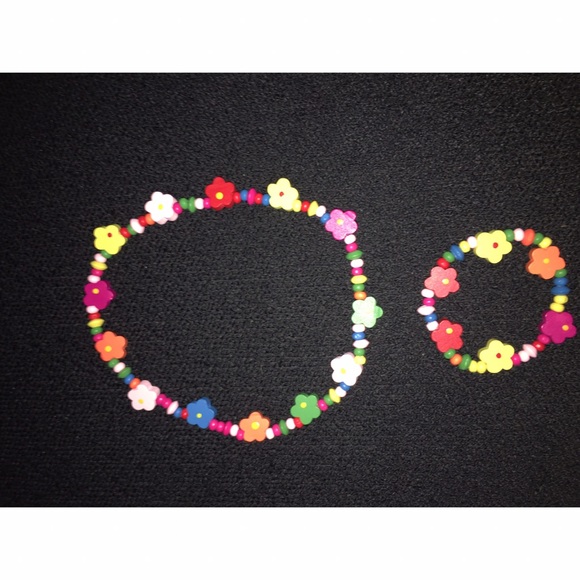 Other - Girls Wooden flower Necklace and Bracelet Set Other - Girls Wooden flower Necklace and Bracelet Set
