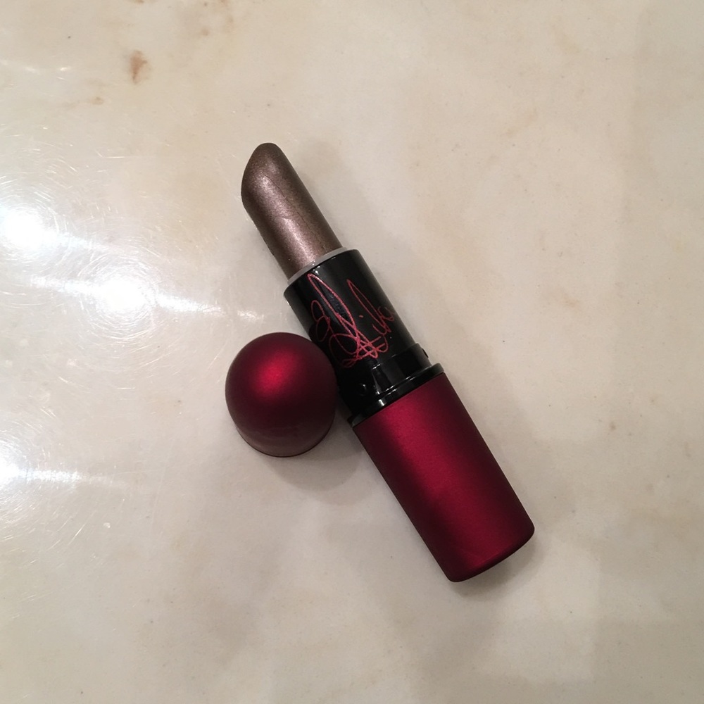 MAC Lipstick - Viva Glam Rihanna 2 (LE)