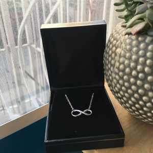 NWT Never Worn Silver Infinity Necklace