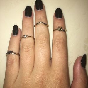 Gold mid-finger ring set