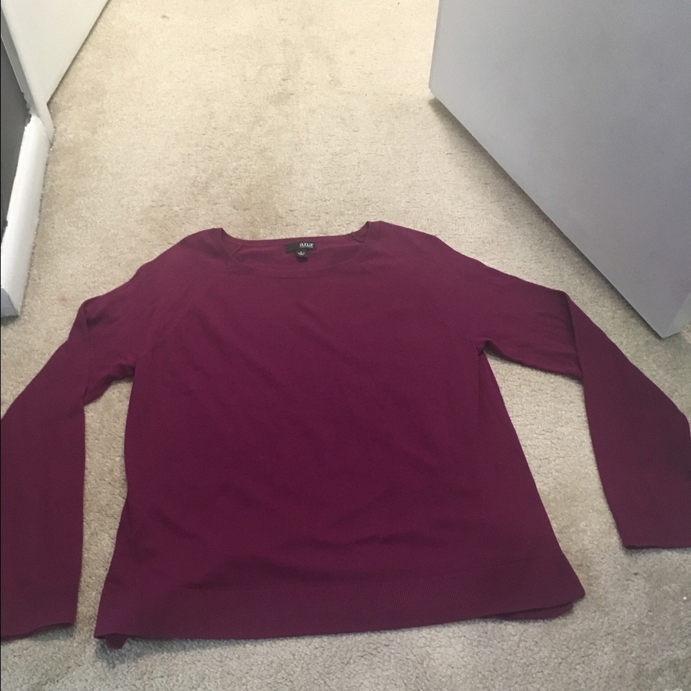 A.n.a lightweight sweater.   GREAT FOR SPRING🌸