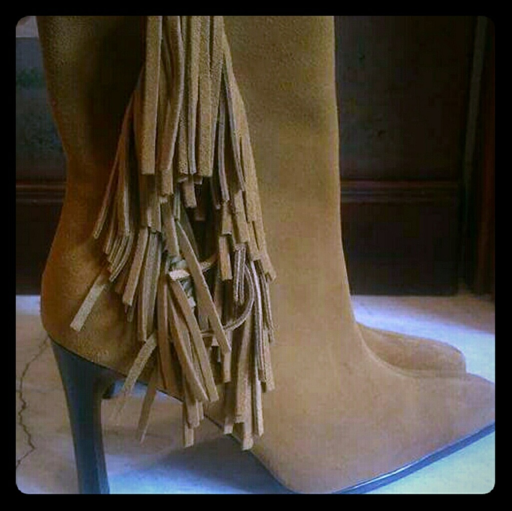 Prediction Size 7.5 tan suede boots w/fringe EUC