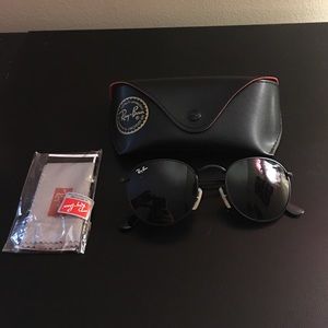All black round ray bans