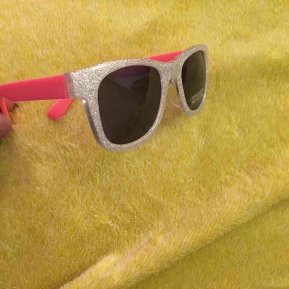 FREE WITH BOUGHT ITEM Infant glitter/pink shades - Picture 3 of 4