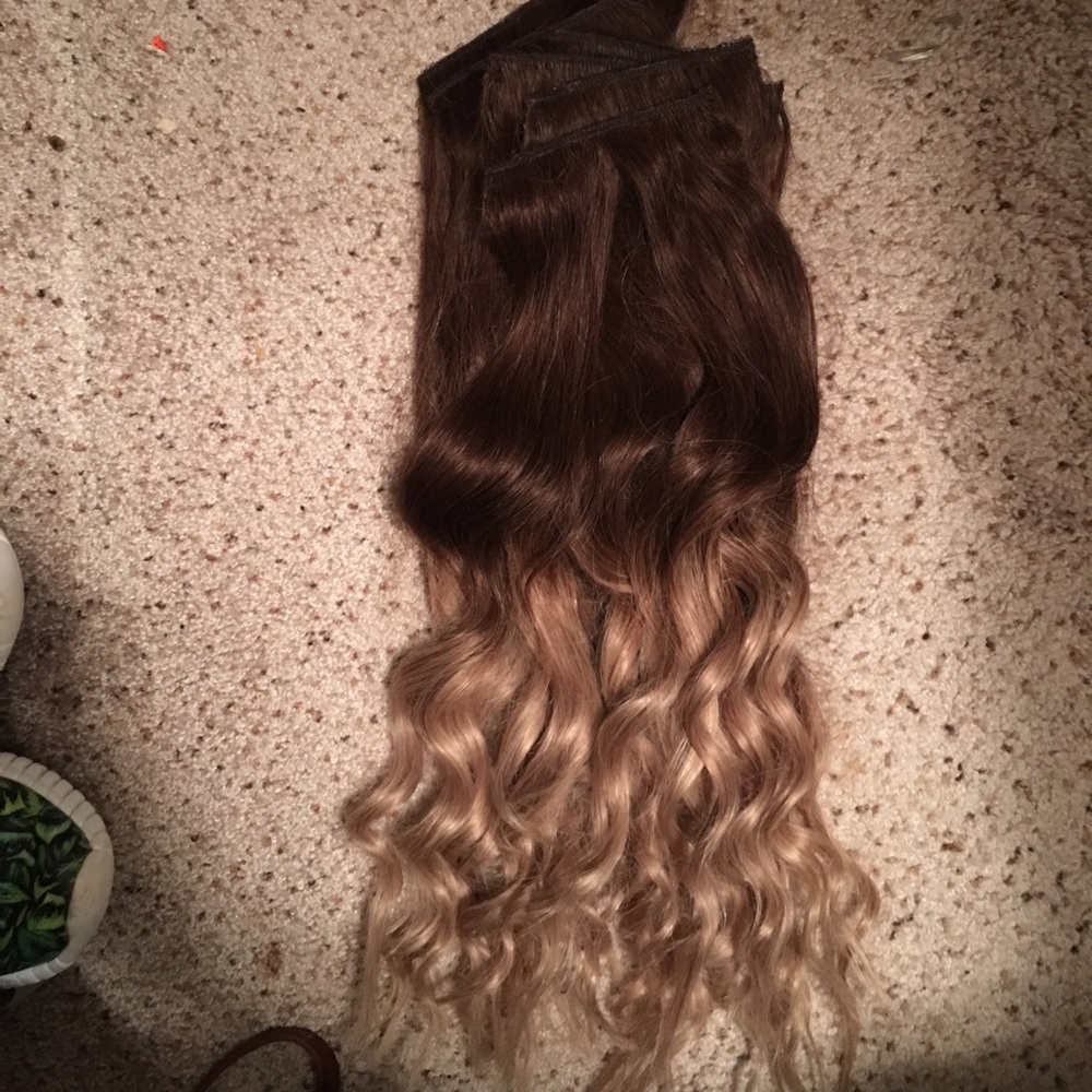 Human hair ombré extensions ( milk and blush )