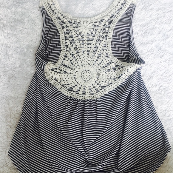 Tank with crochet back - Picture 2 of 5