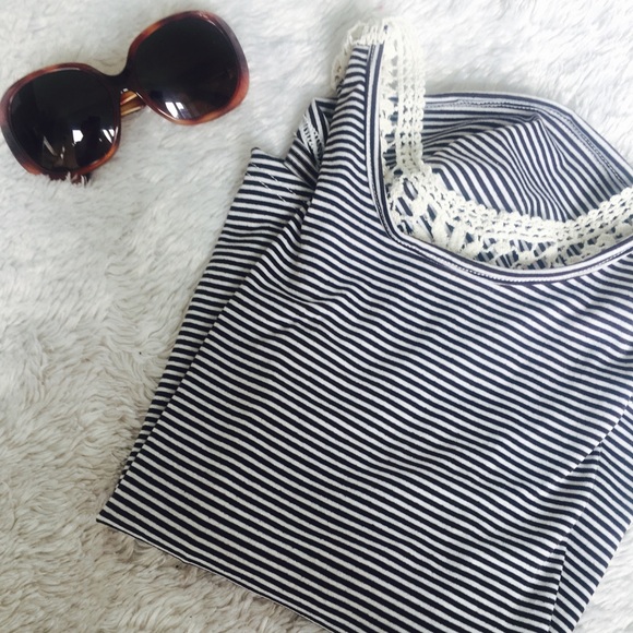 Tank with crochet back - Picture 3 of 5