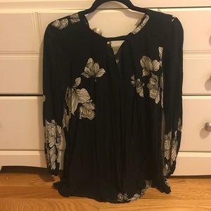 Black and white floral top!!