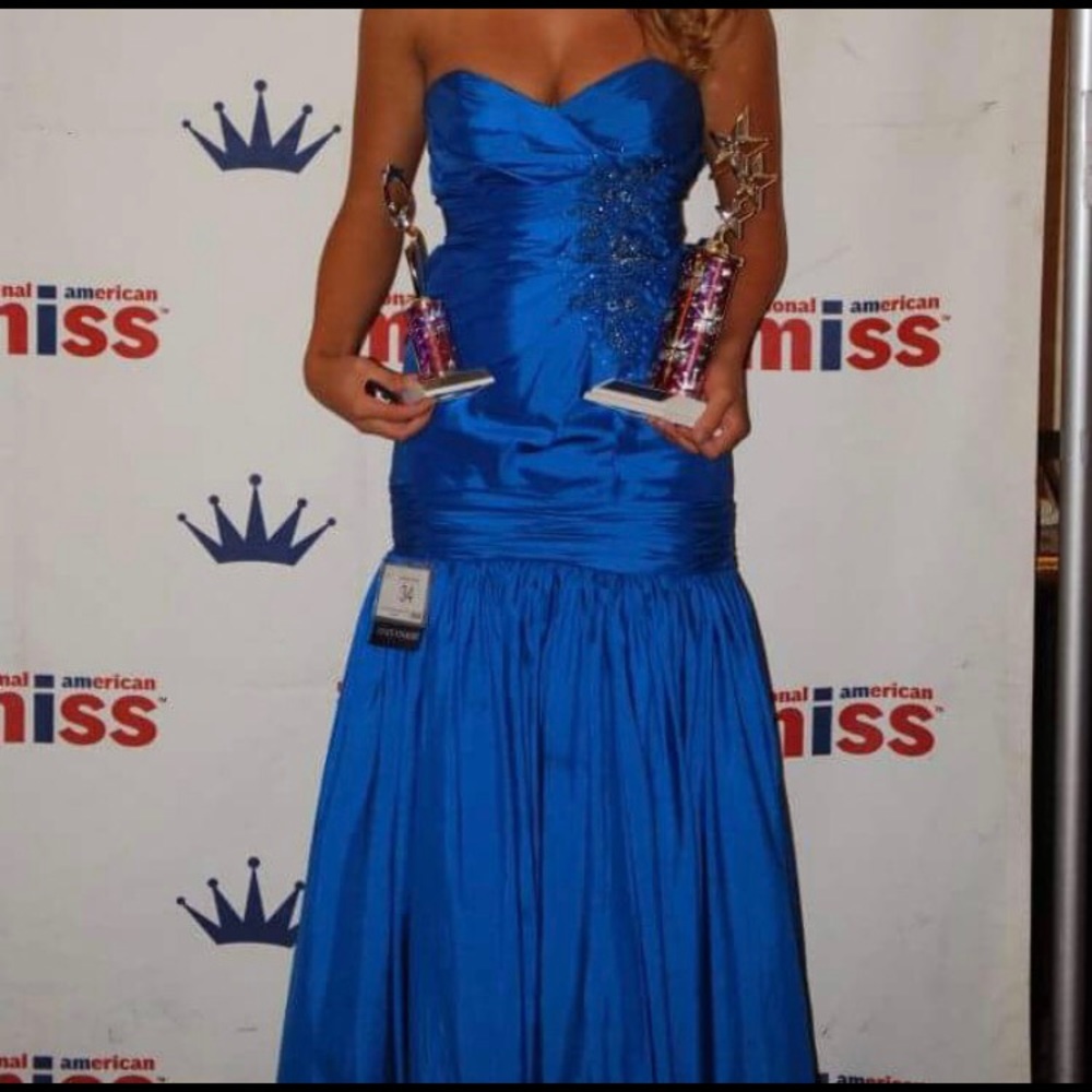 Beautiful pageant/prom gown