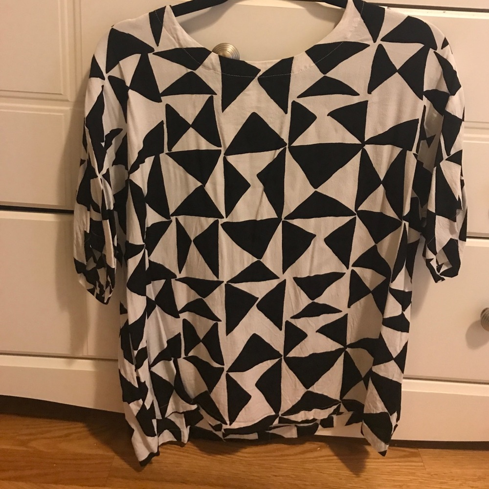 Black and white patterned top