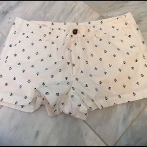 White/blue anchor print shorts