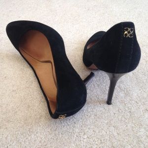 Authentic Coach Classic Pump