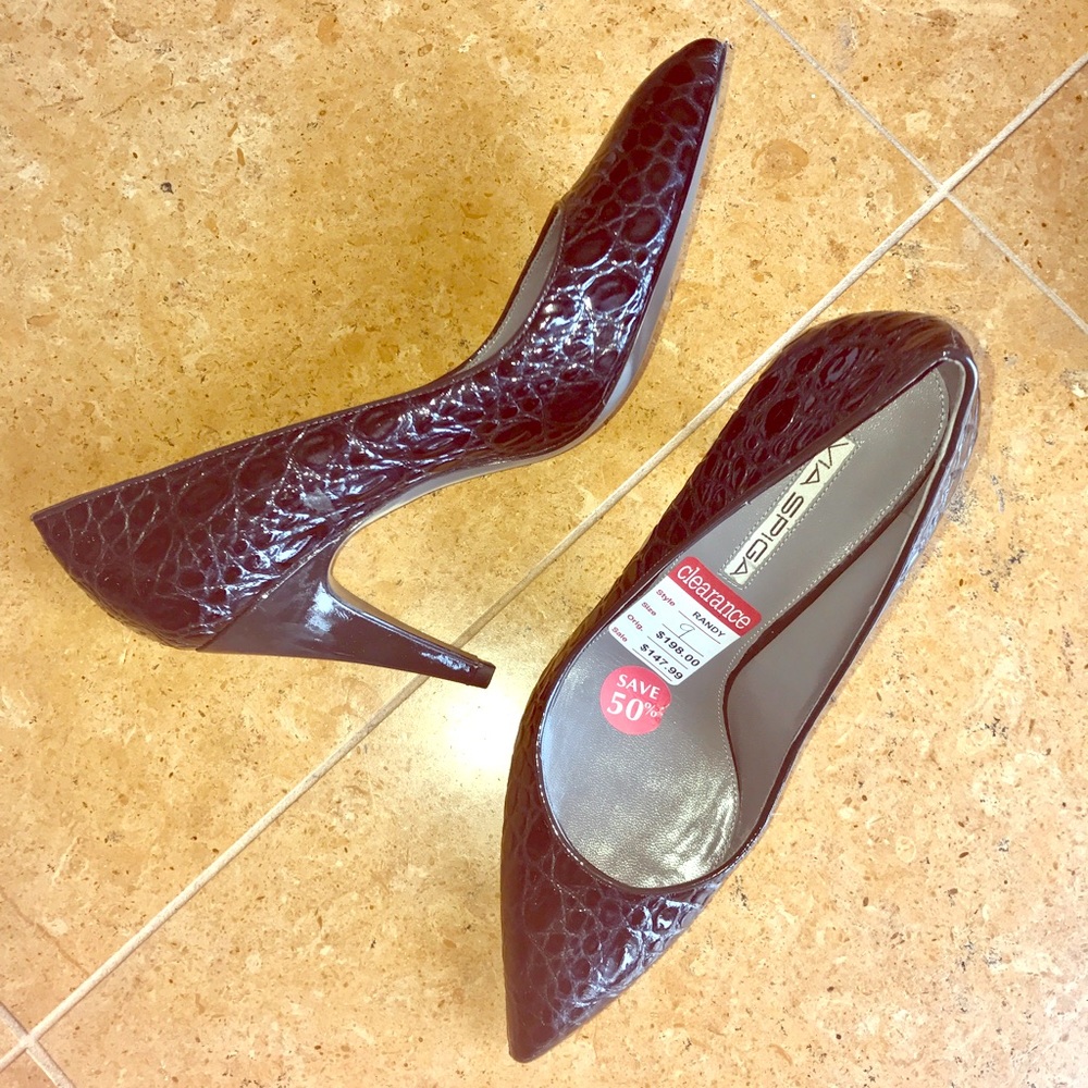 NWT Via Spiga Heels