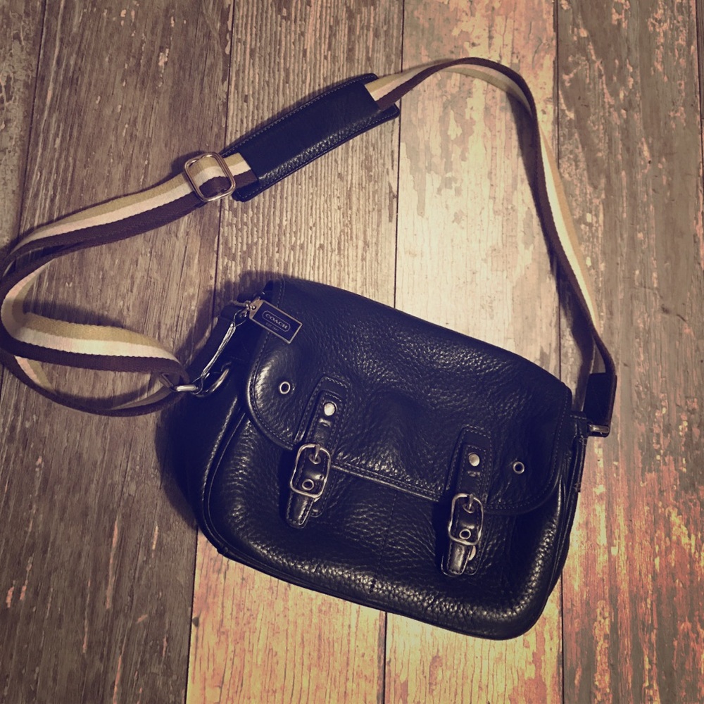 Coach - pebbled leather field bag