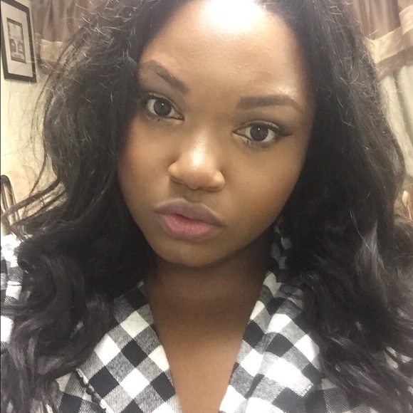 Meet your Posher, Erica - Picture 2 of 2