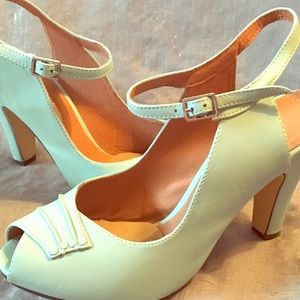 Mod Cloth Mint vintage style heels
