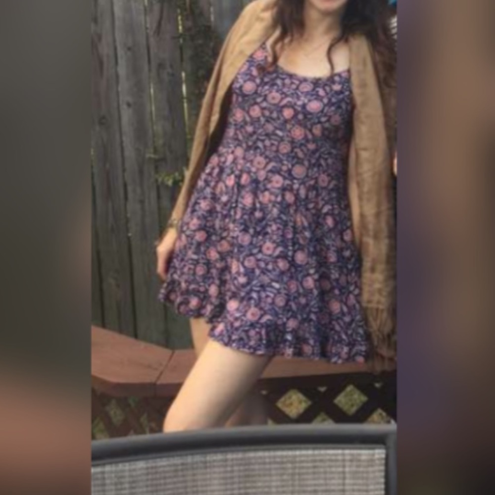 Floral, fun and flowy dress  👗