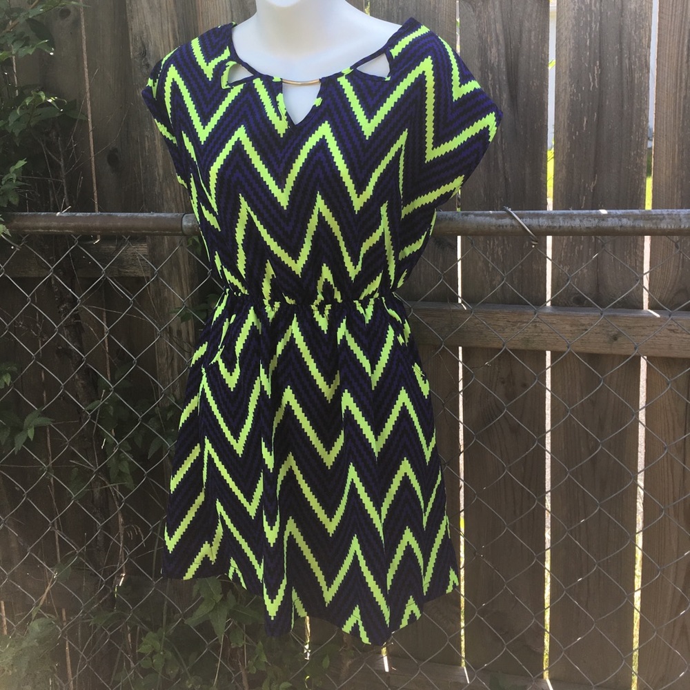 Dress - Picture 1 of 8