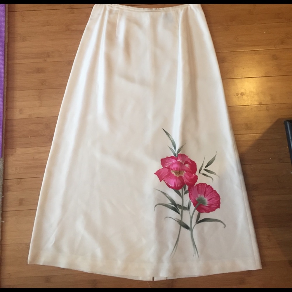 Long cream silk Ann Taylor skirt size 10 w/ flower