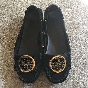 Tory Butch logo moccasin with fringe