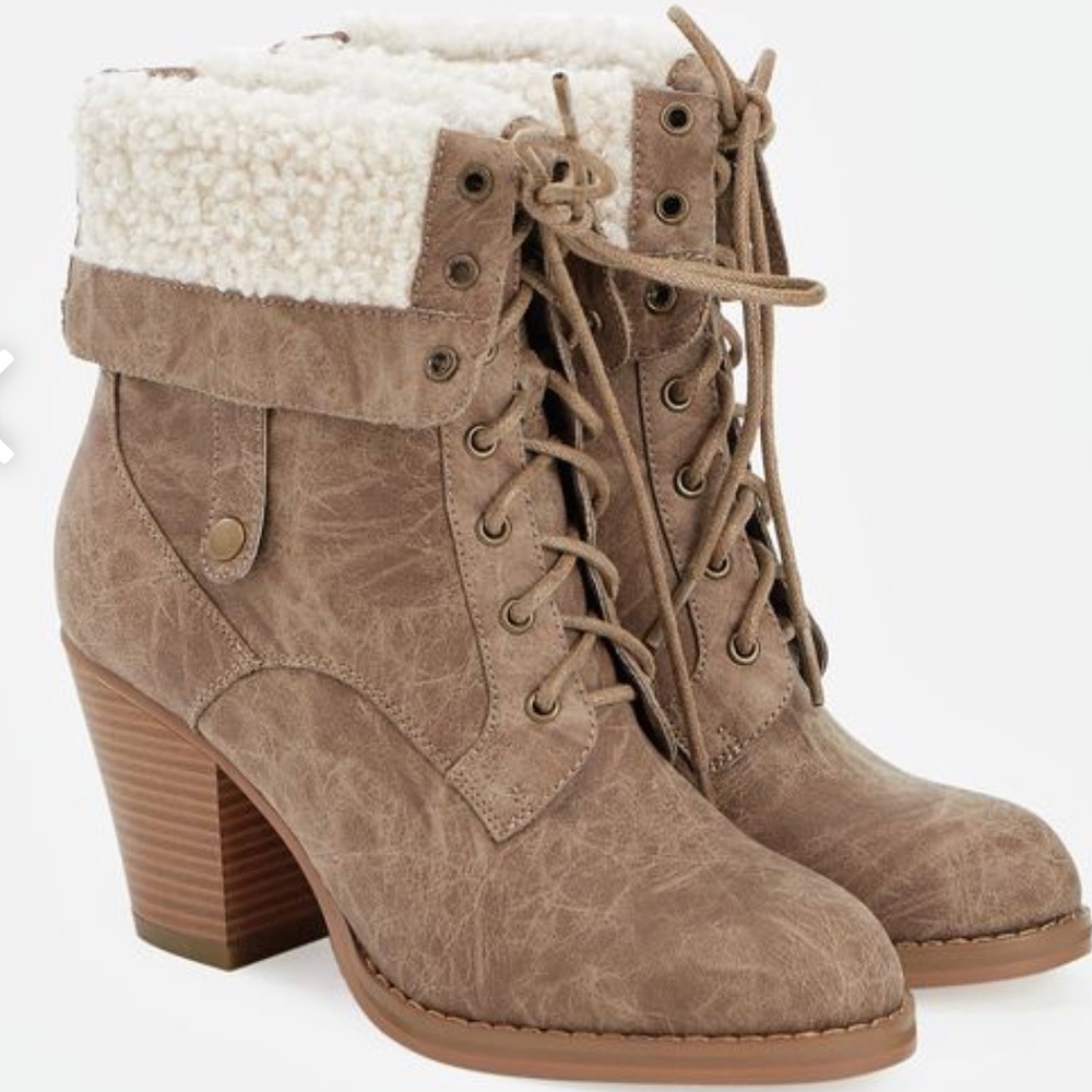 Laced up booties!
