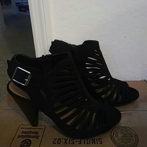 Shoes - Picture 2 of 4